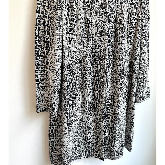 St. John Evening Sz 12 Knit Cardigan Sweater Long Jacket Black White Rhinestones - Picture 3 of 9